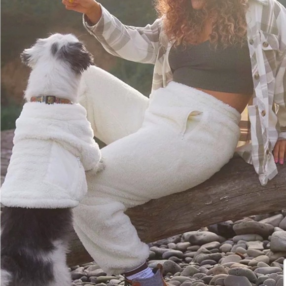 (SOLD) OFFLINE AERIE XL Offwhite sherpa zipper pocket cozy warm jogger pants - Picture 2 of 9